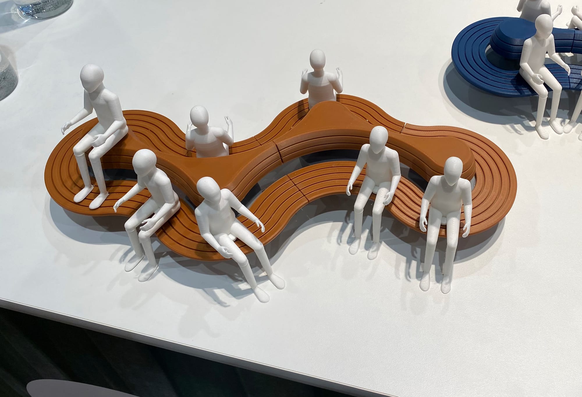 Maquette of curvy brown bench.